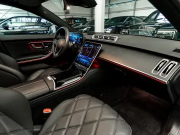 Maybach S 680 4M / Prod.02.2023 / Rear DVD