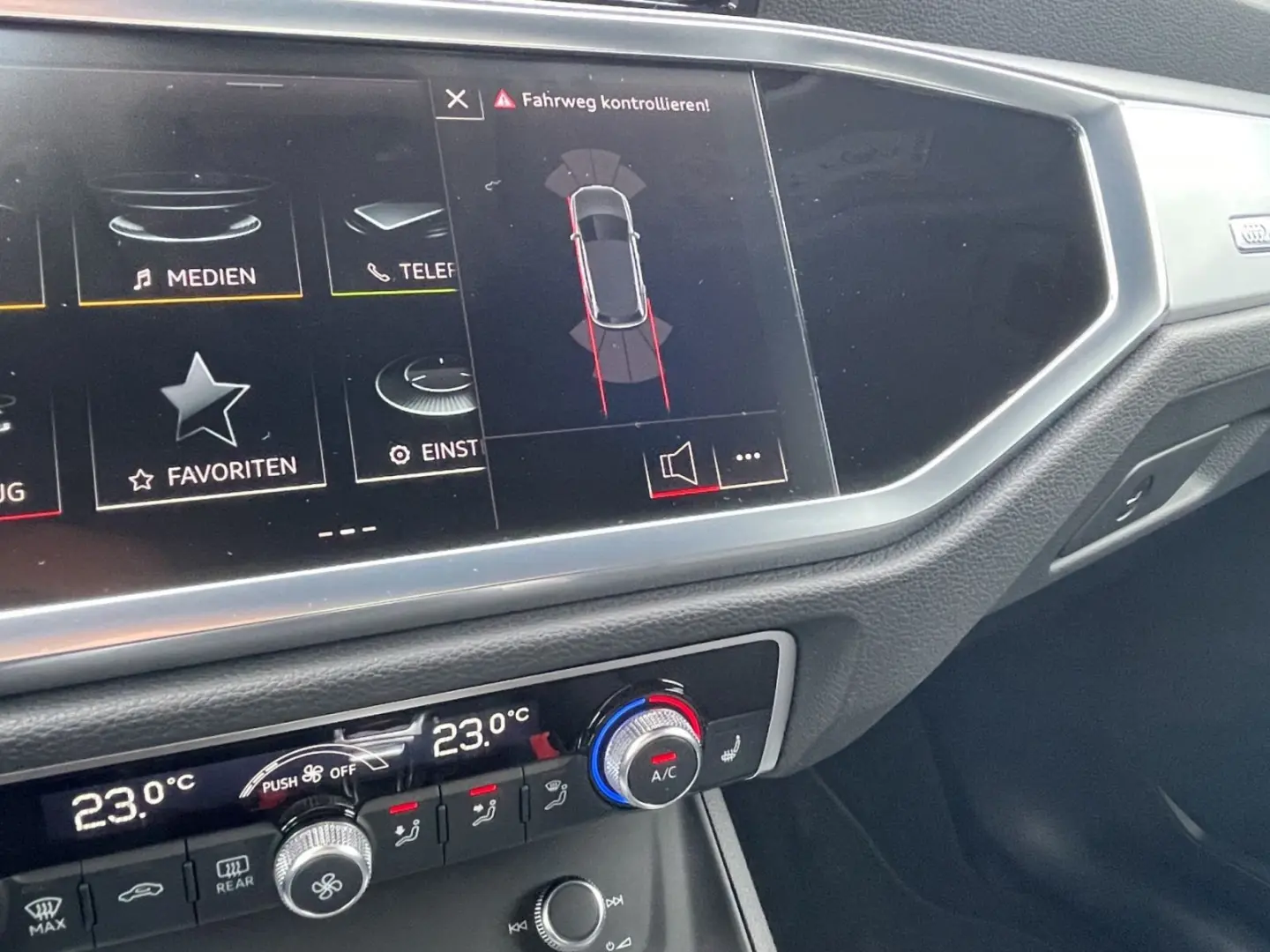 Q3 35 TFSI LED PDC CarPlay Phone Box