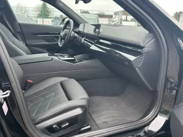 520 xDr M Sport -HUD-ACC-Pano-BelüSitz-Memo-360K