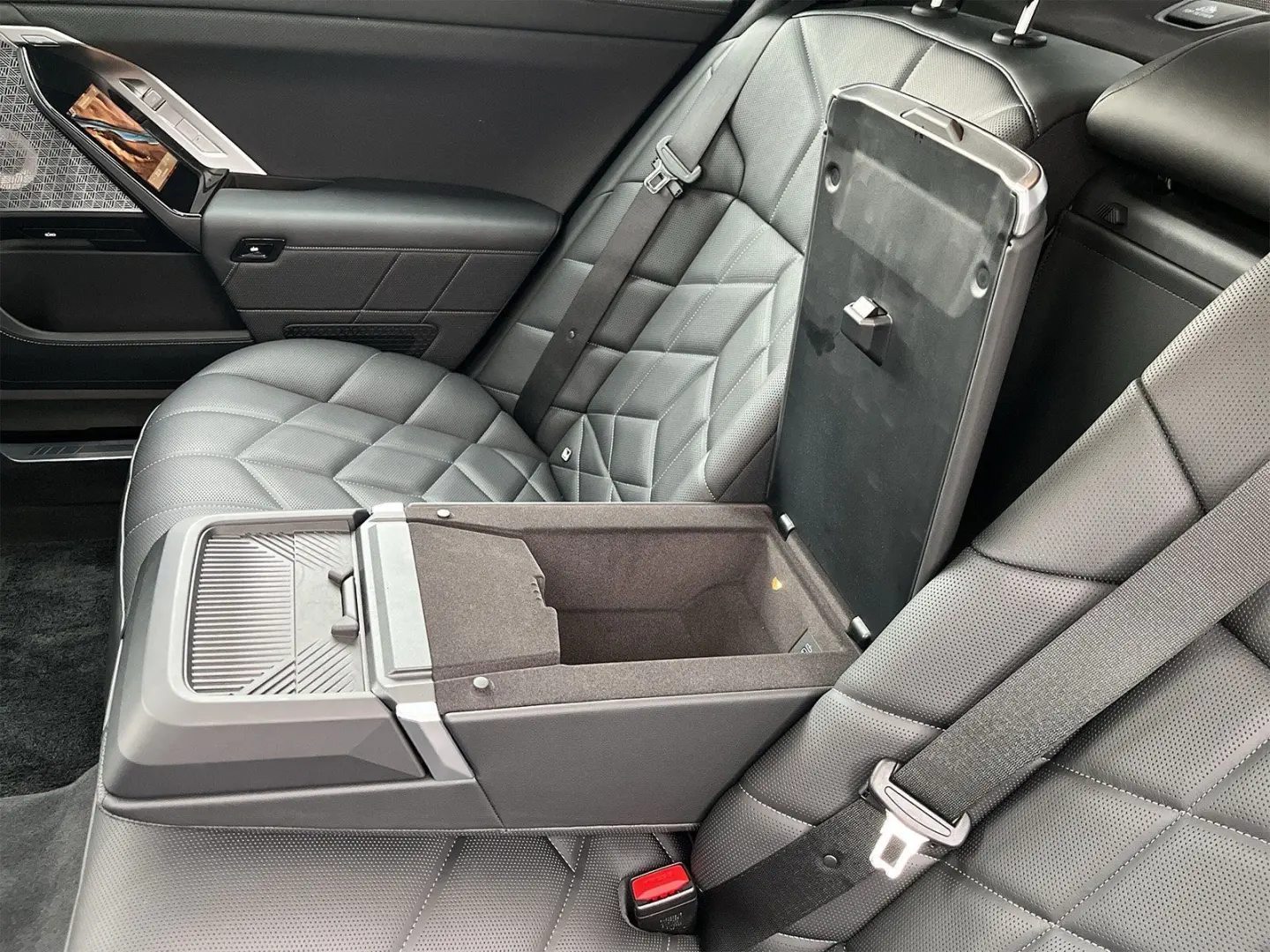 750e xDrive SKY TV