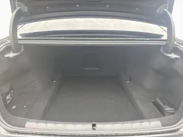 740d M-Sport-Pro B&W SkyLou Fond-En  Lou.Seating