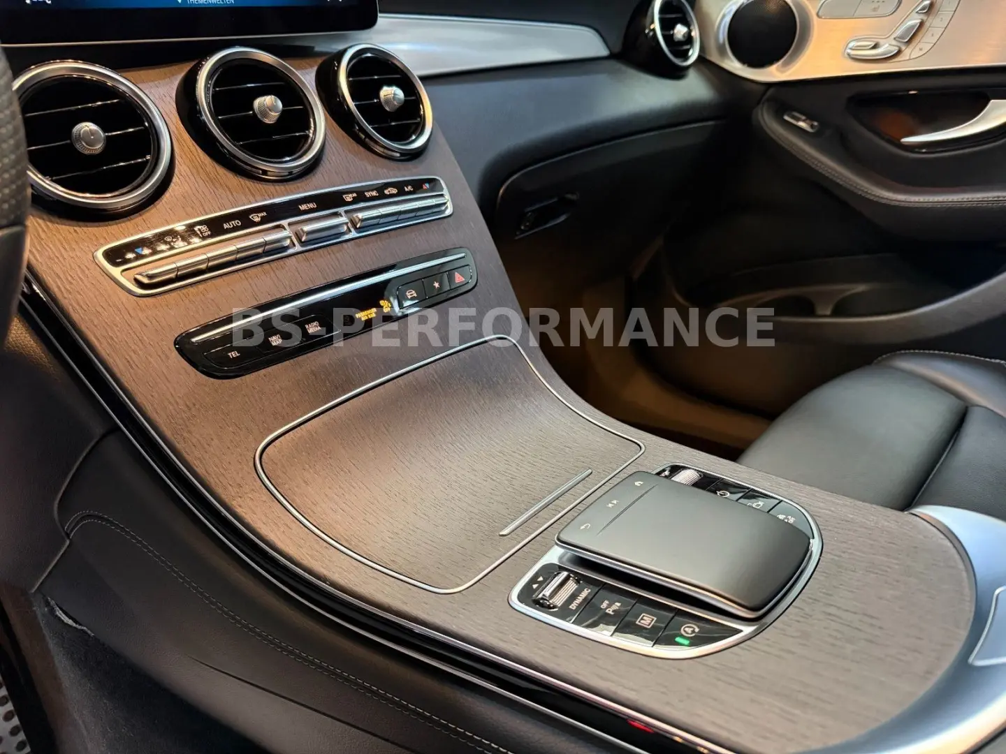 GLC 300 d 4MATIC |AMG-LINE|G.DACH|KAMERA|LED|AHK
