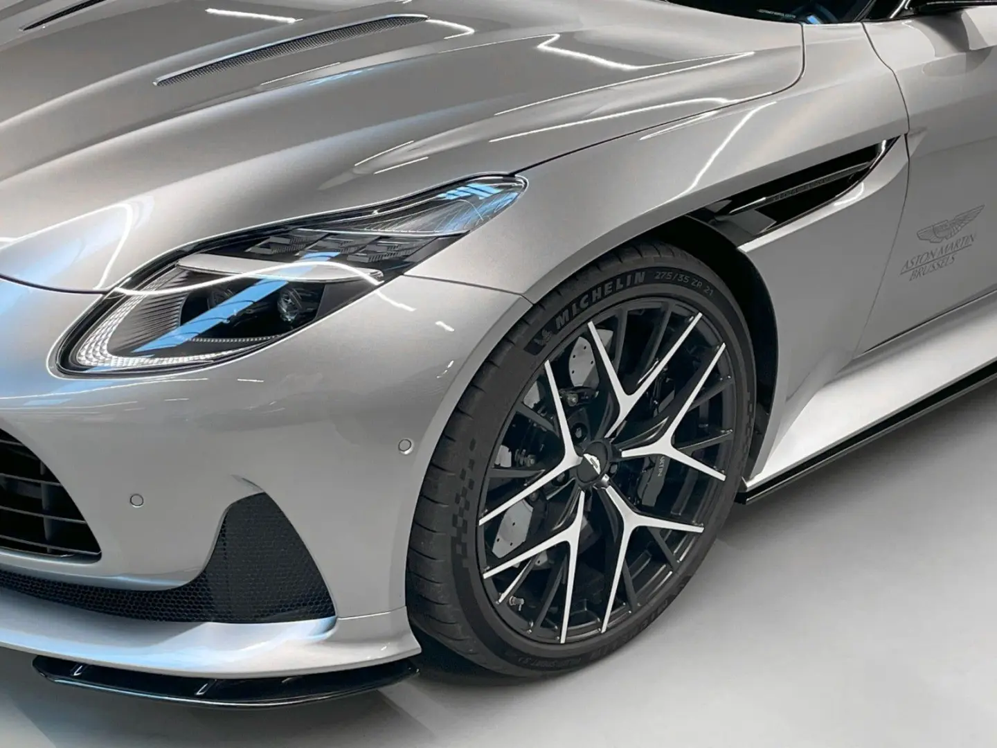 DB12 Coupe | Aston Martin Brussels