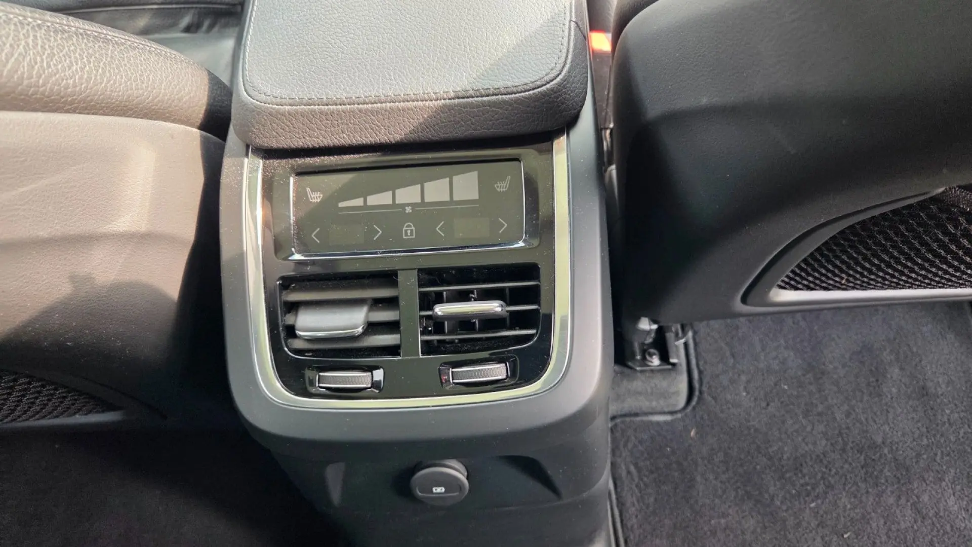 XC 90 R Design Volvo Selekt  Garantie 12/2026