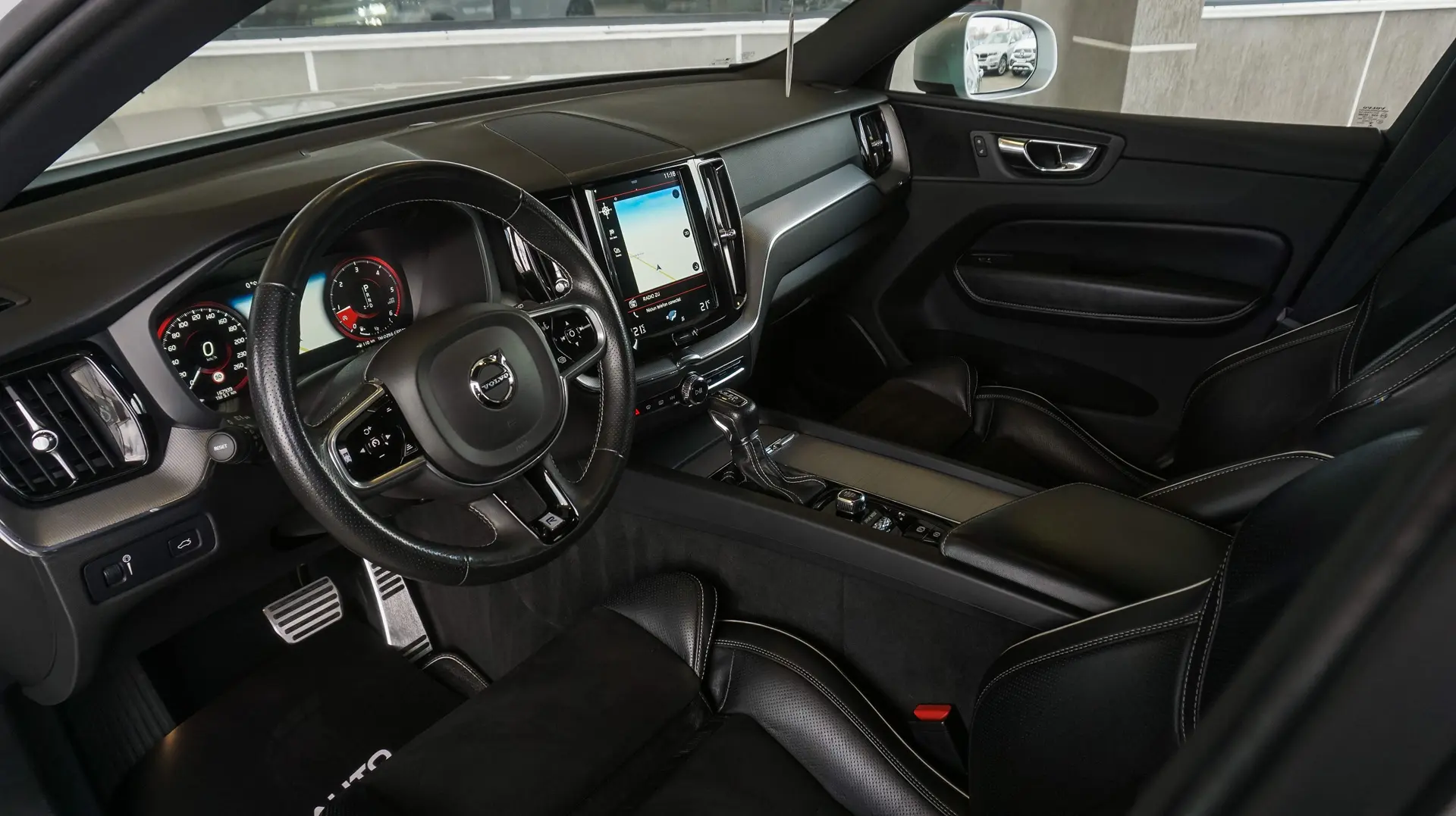 VOLVO XC60 D4 AWD R-DESIGN