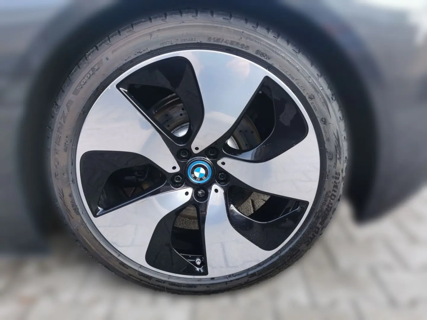 i8 Coupé i Interieurdesign Accaro Laser HeadUp
