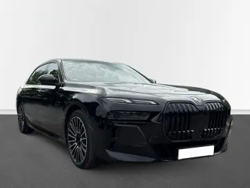740d xDrive M Sport Pro B&W Iconic PANO SKY 21