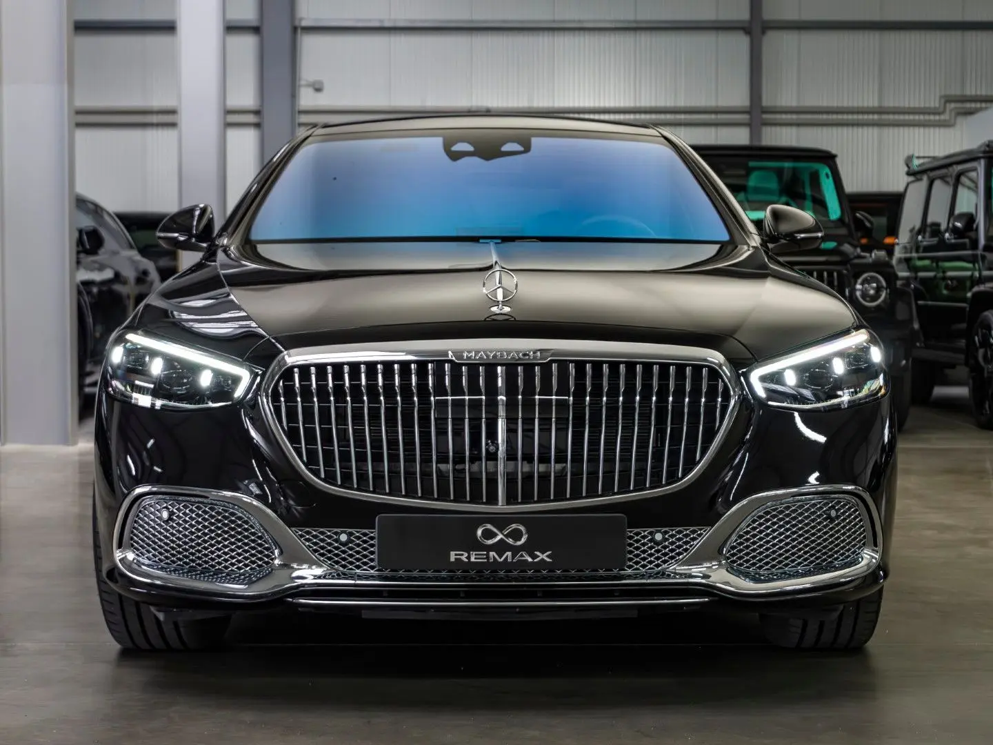Maybach S 680 4M / Prod.02.2023 / Rear DVD