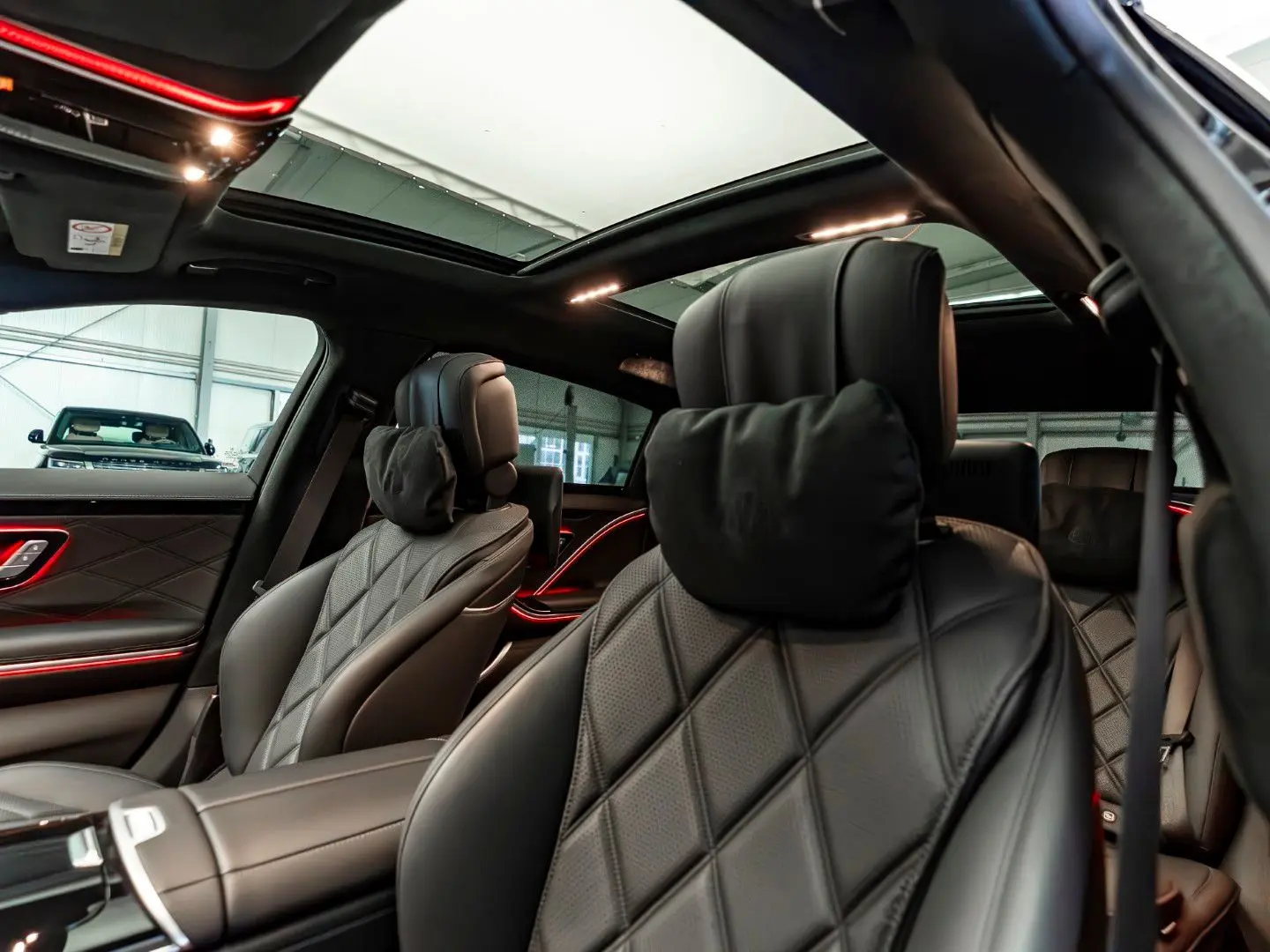 Maybach S 680 4M / Prod.02.2023 / Rear DVD