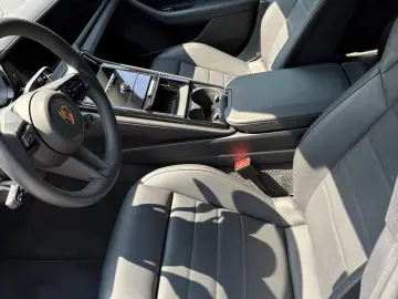 Porsche Panamera 4 e-Hybrid