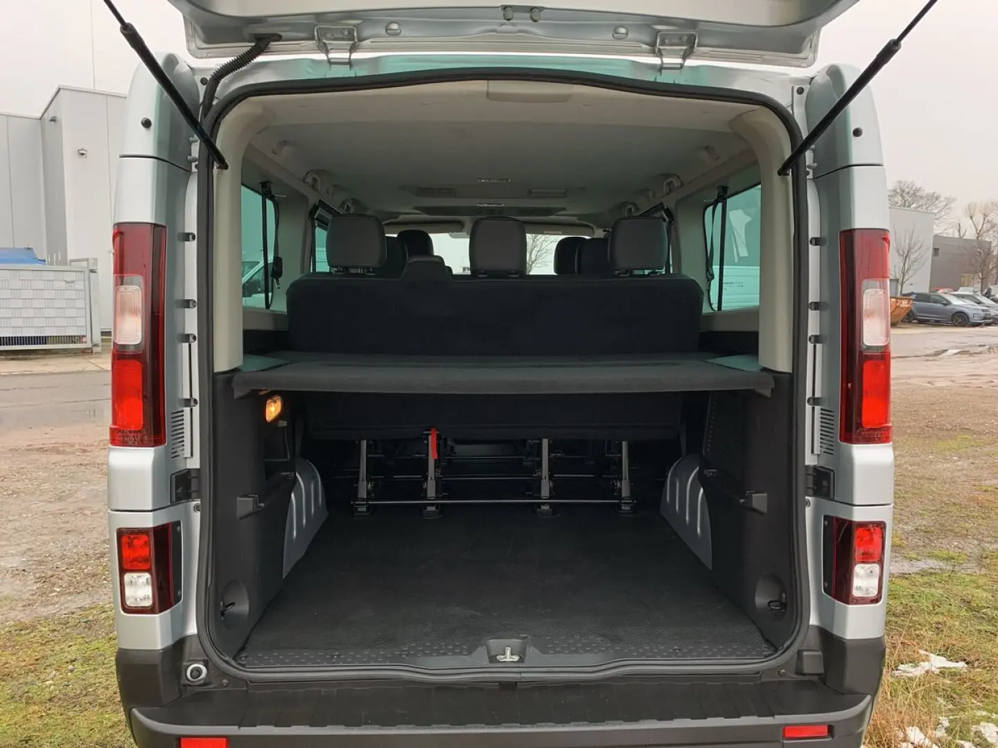 Trafic Kombi L2H1 EDC KAMERA+LED+NAVI+SHZ+9Sitze