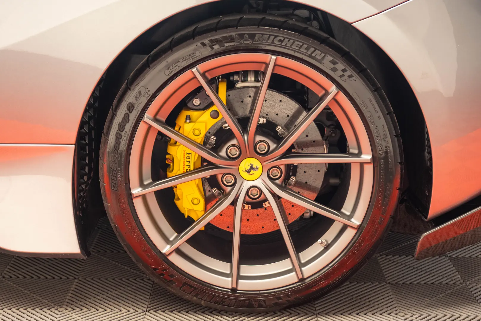 Ferrari 488 Pista GTB Lift Full carbon F/R cameras JBL