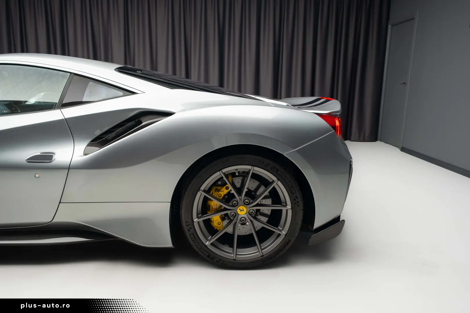 Ferrari 488 Pista GTB Lift Full carbon F R cameras JBL