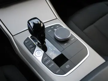 320i Lim. Advantage LASER*KAMERA*CARPLAY*DAB*SHZ