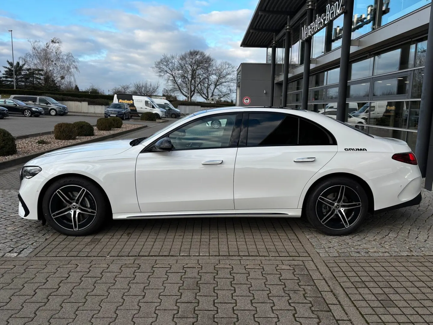 Mercedes-Benz E 200 AMG+Night+Distronic+Pano+ SUPERSCREEN