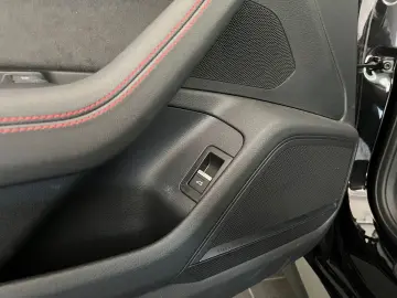 RS6 Avant 4.0 TFSI quattro/PANO-DA/B&O/LEDER/22Z