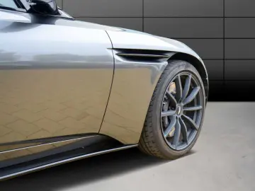 DB11 V8 Coupe