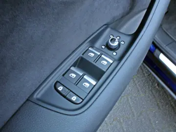 Q7 50TDI S LINE BLACK PANO HUD STHZ AHK MATRIX