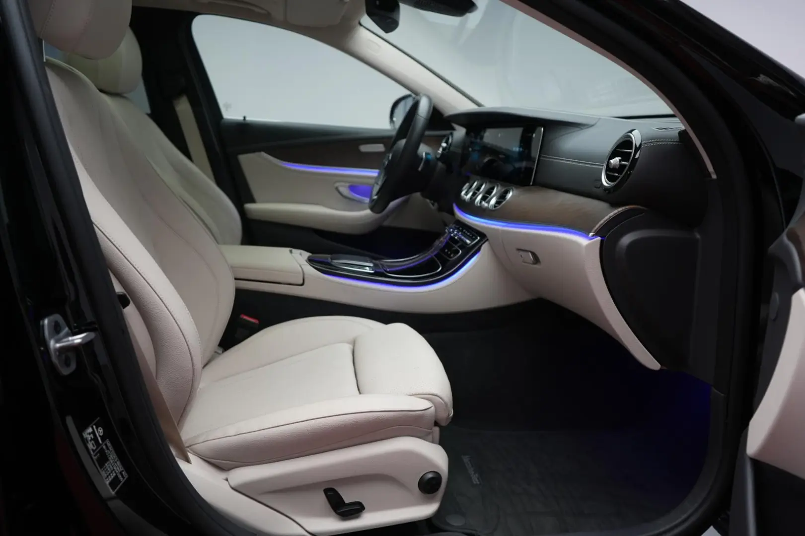 E 300 9G-Tronic AMG Navi/Leder/Temp/Kamera/HUD/P
