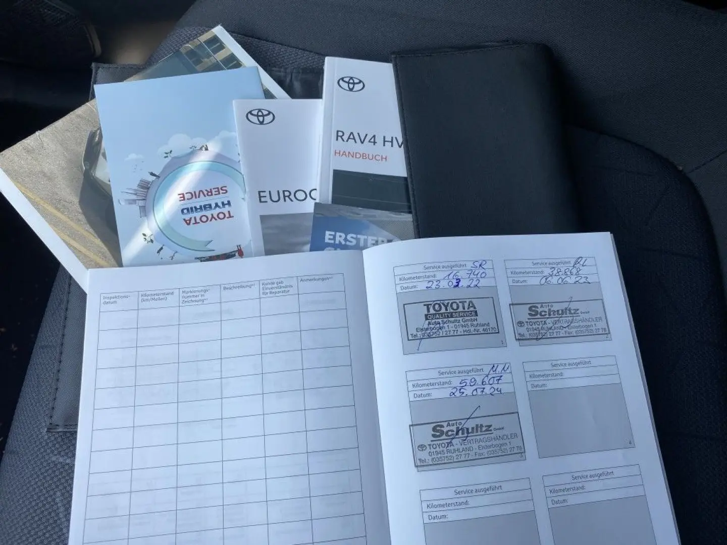 RAV4 2.5 Hybrid 4x2 Team D + Technik-Paket + AHK
