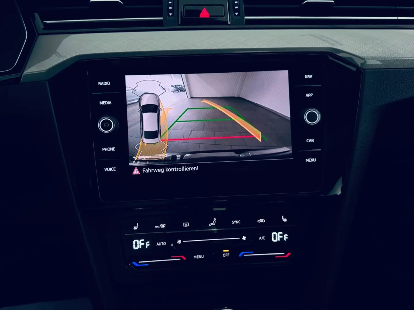 Passat Lim. GTE * 1.HAND * NAVI * R-KAMERA *
