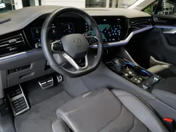 Touareg 3.0TDI R-Line Pano StdHz HuD Allradlenku