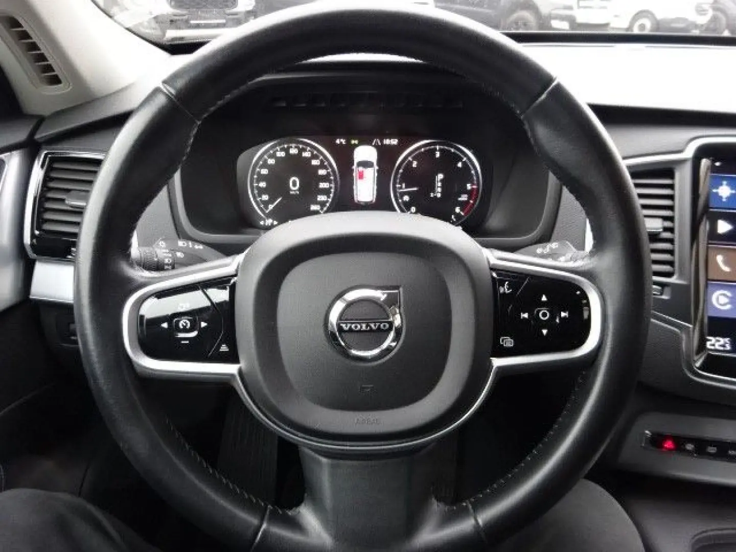 XC90 D5 235PS Autm. Momentum AWD LED ACC