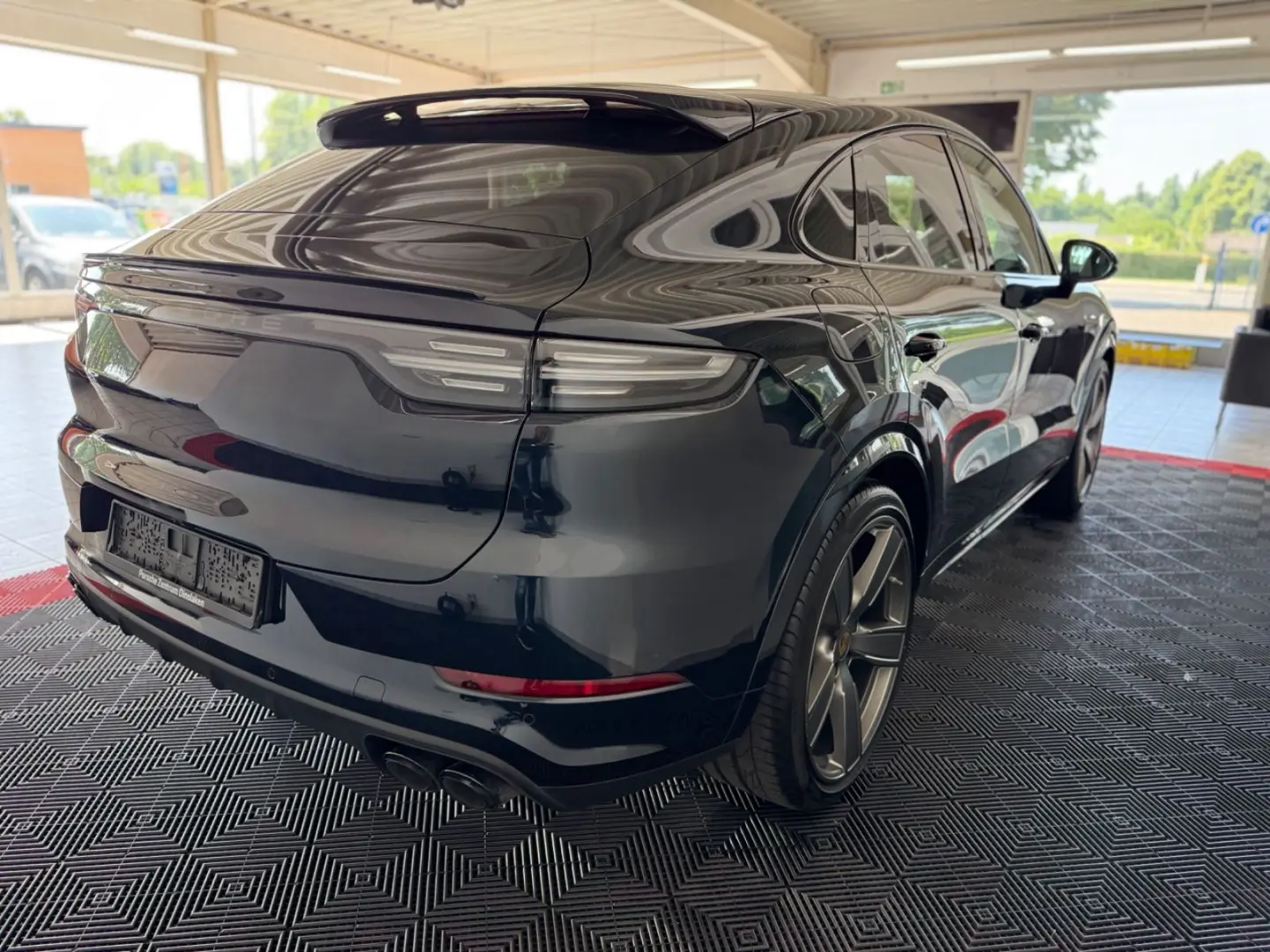Cayenne Coupe Platinum Edition 1.Hand