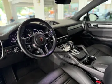 Cayenne Coupe Platinum Edition 1.Hand