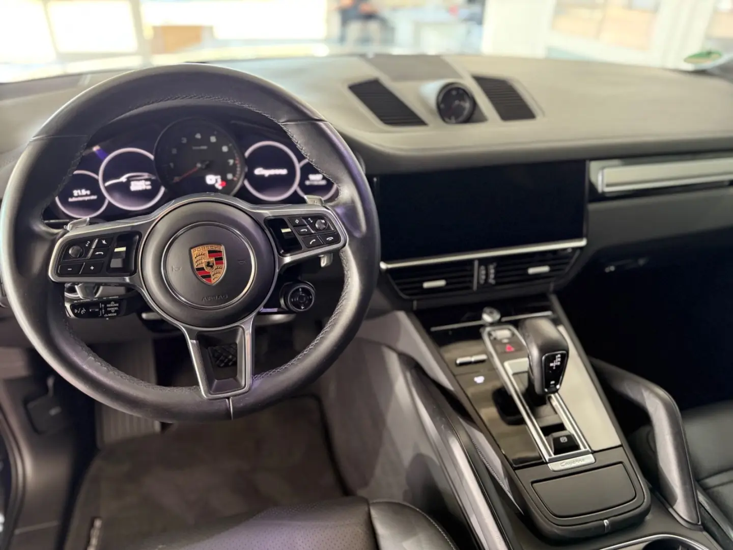 Cayenne Coupe Platinum Edition 1.Hand