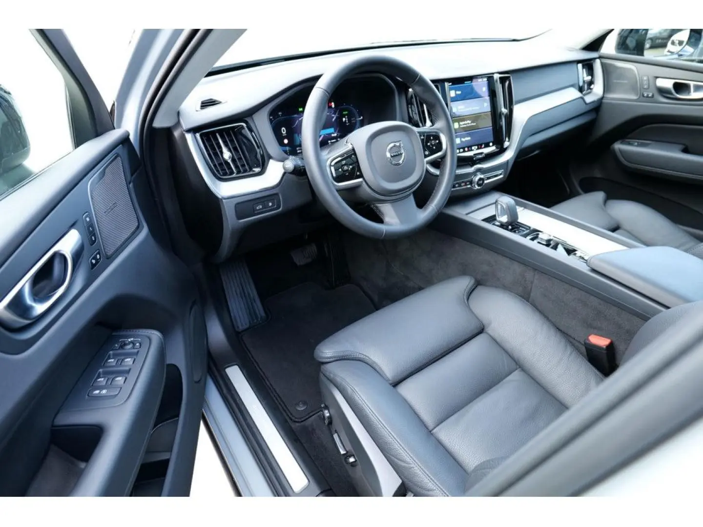XC60 T6 AWD Plus Dark Recharge Plug-In Hybrid AW