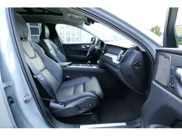 XC60 T6 AWD Plus Dark Recharge Plug-In Hybrid AW