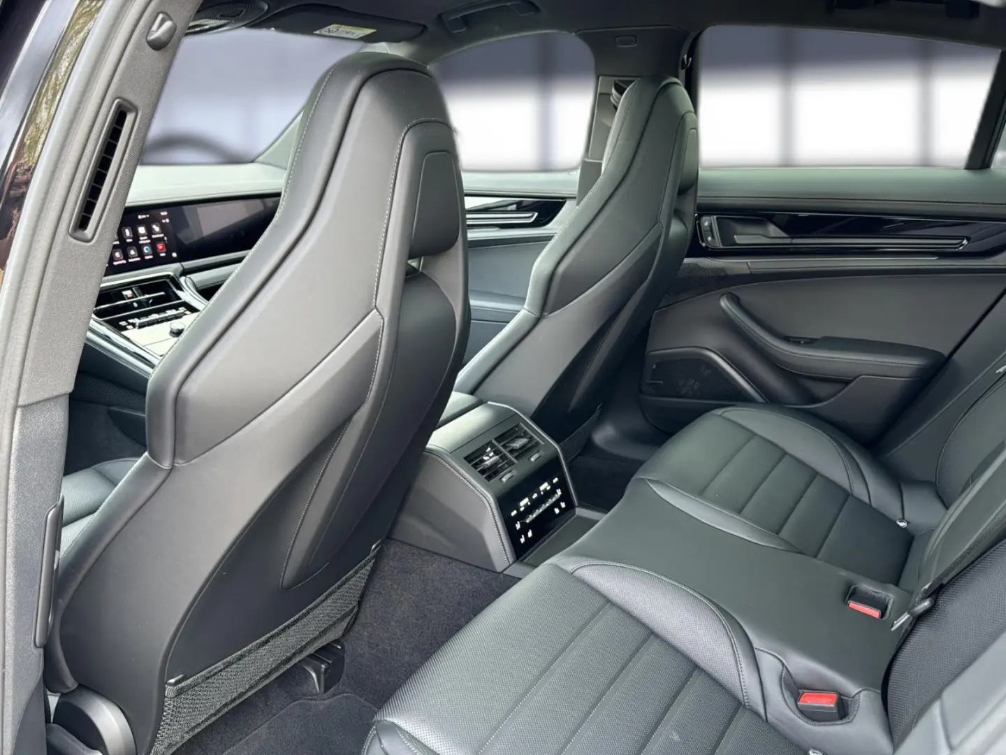 Panamera 4 MY2025+3XDISPLAY+HD-MATRIX+PANO+21