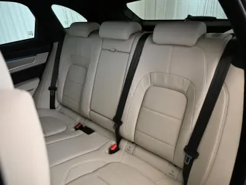 F-Pace P400e AWD R-Dynamic SE NEW 99.000 EUR
