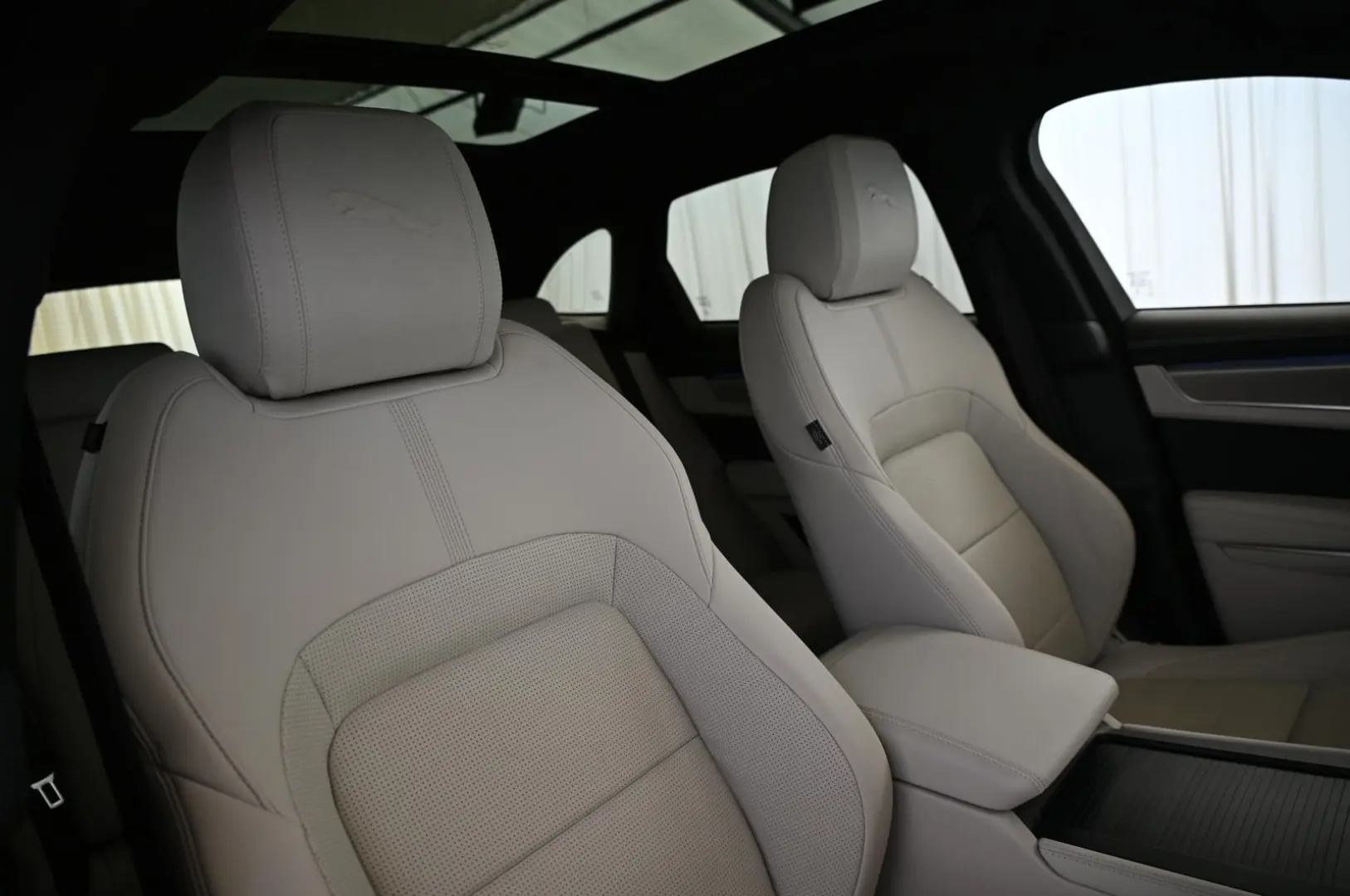 F-Pace P400e AWD R-Dynamic SE NEW 99.000 EUR