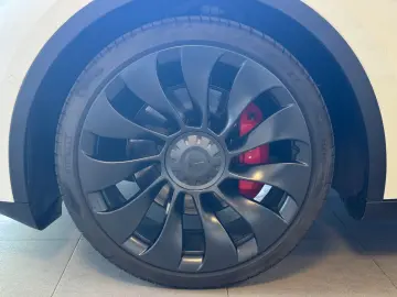 Model Y Performance Dual Motor AWD AHK
