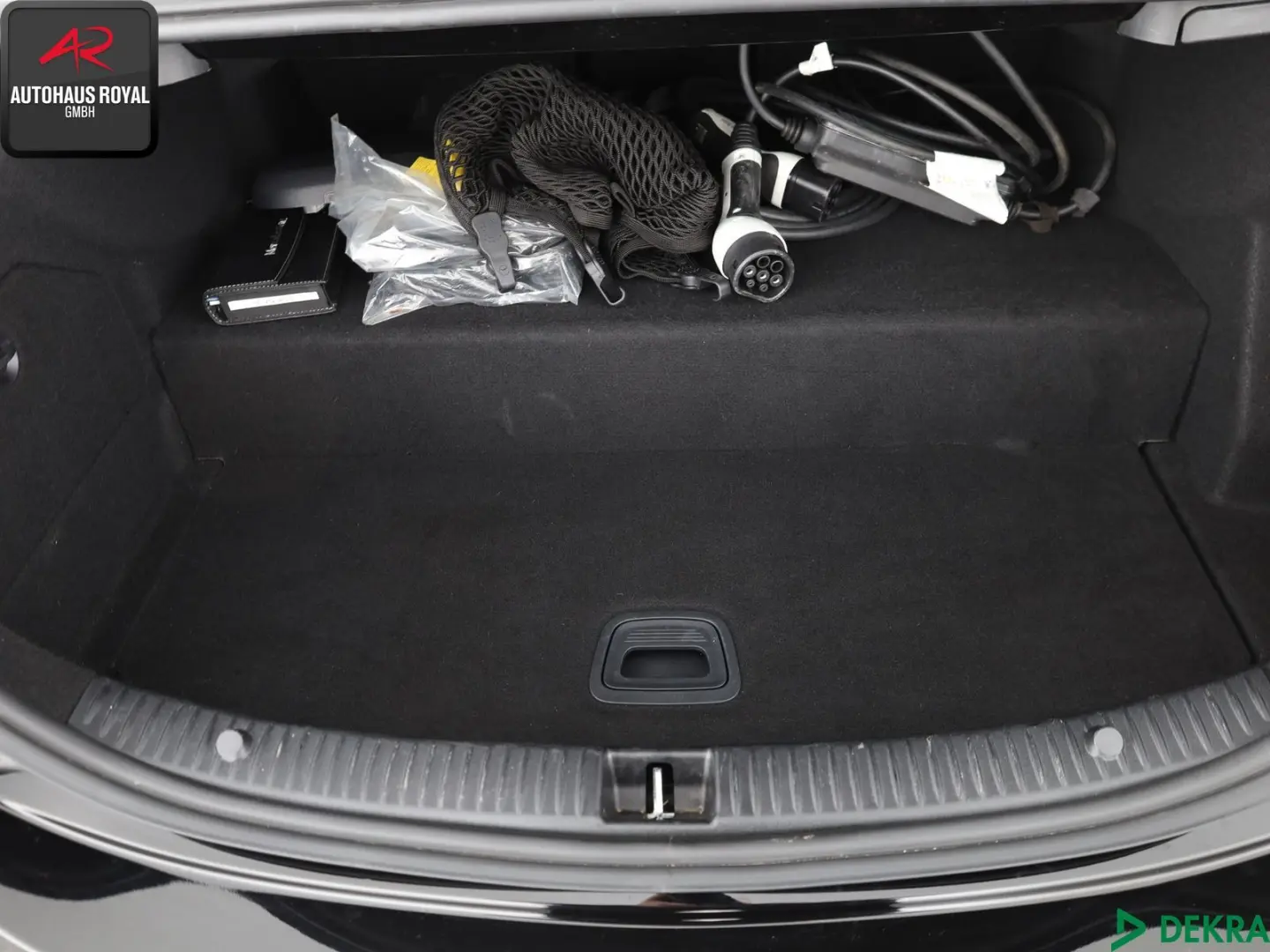 Mercedes-Benz C 300 e 3x AMG BURMESTER,360GRAD