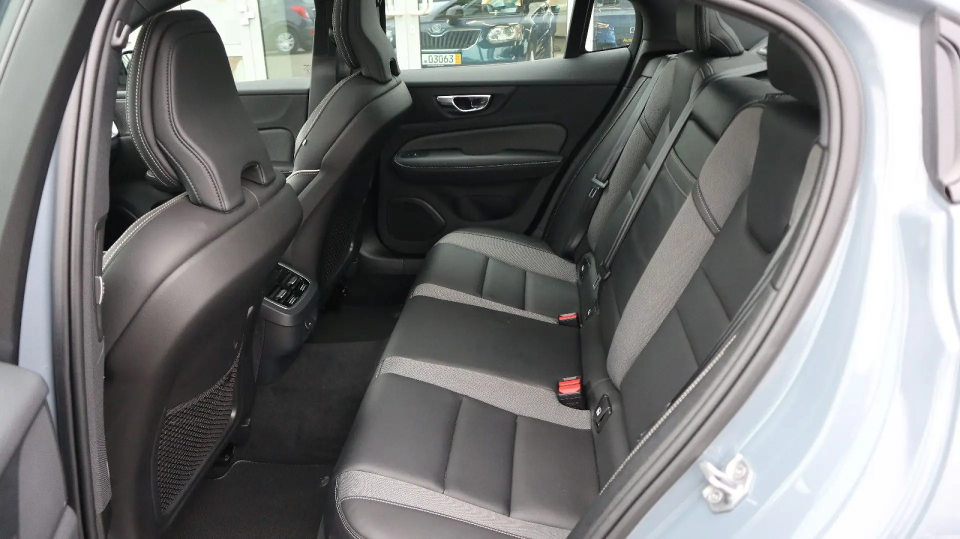 S60 B4 Aut. R Design LED-PANO-NAVI-DAB-360°-SHZ
