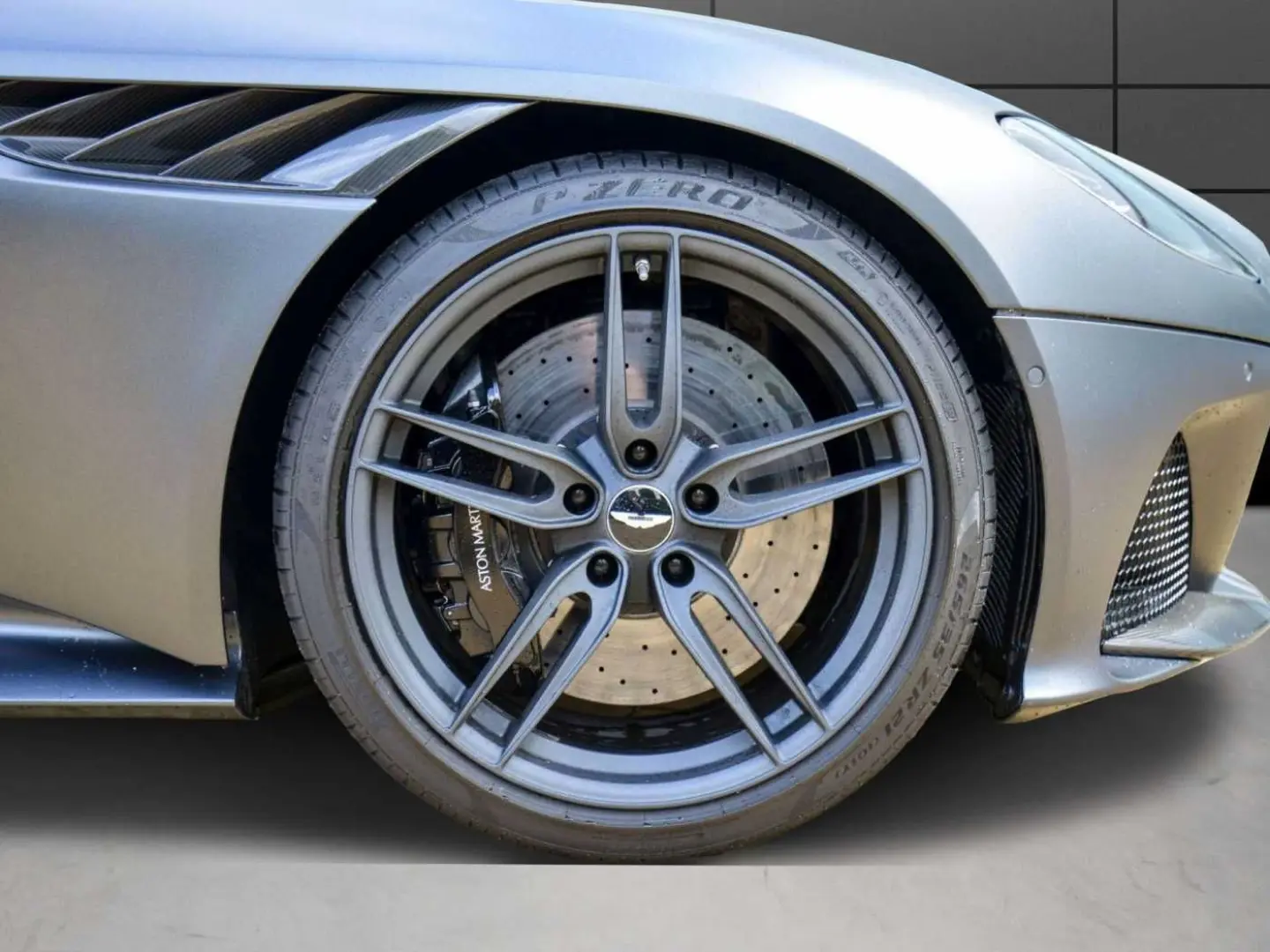 DBS Superleggera V12 Coupe