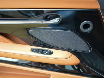 DB12 Volante