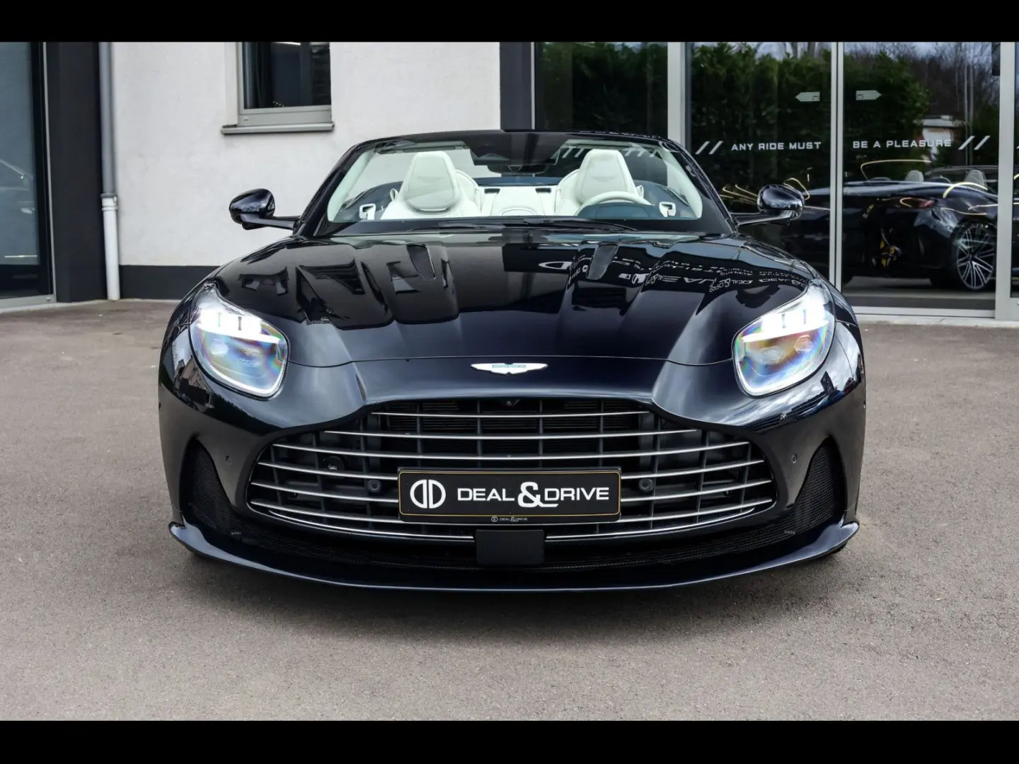 DB12 V8 VOLANTE°ULTRAMARINE BLACK°21''°360°