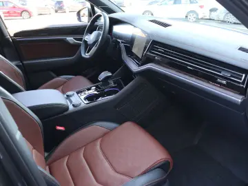 Touareg 3.0 TSI 4M-VIRTUAL-PANO-LUFT-CAM-ACC-AHK