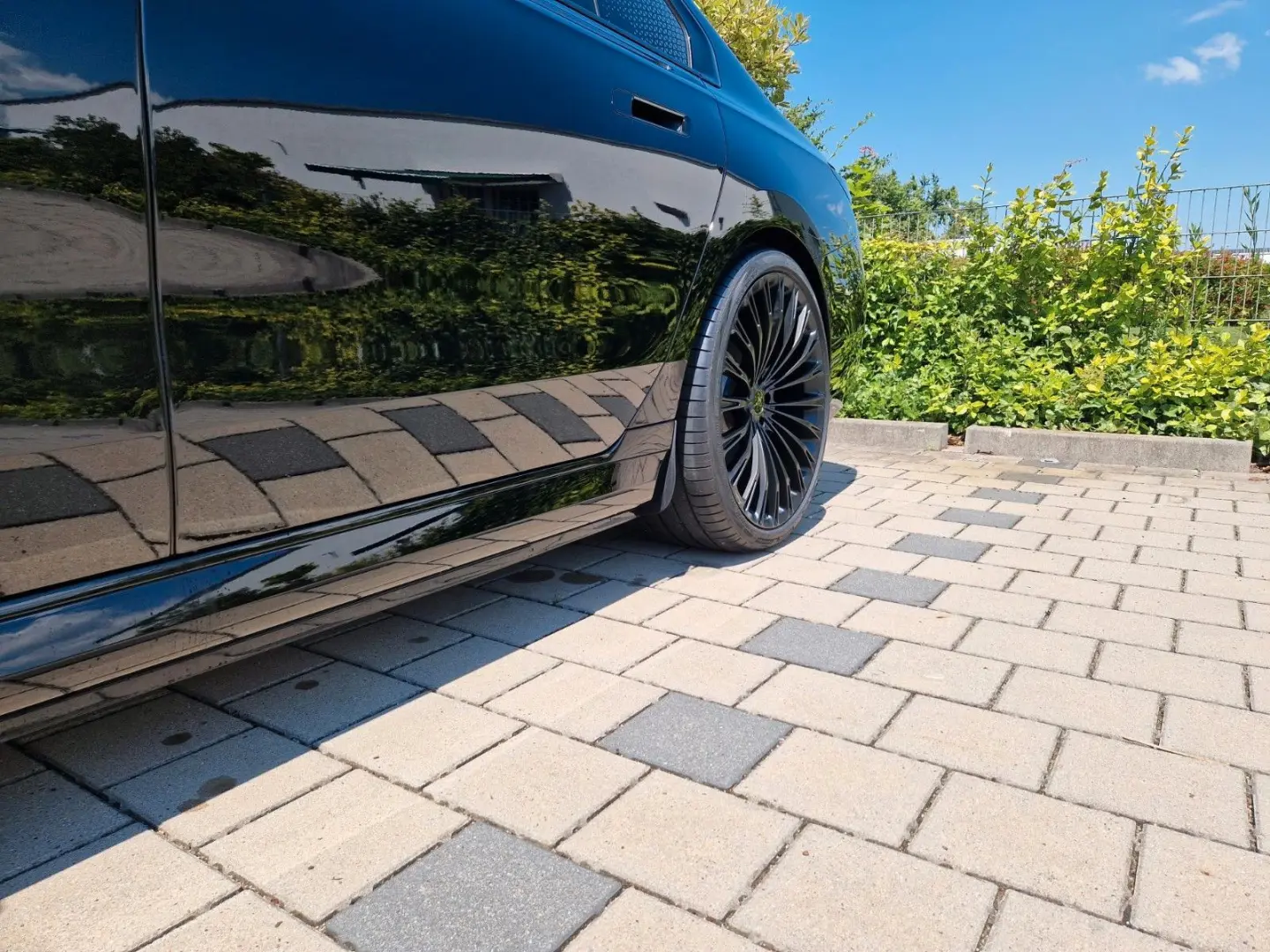 M760e xDrive Limousine