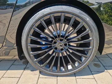 M760e xDrive Limousine