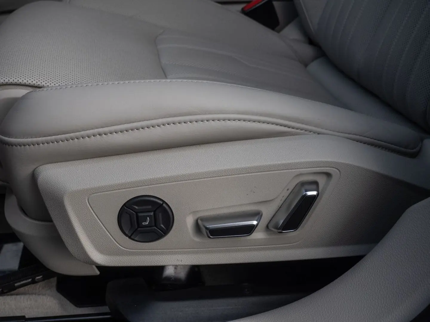 A6 50TDI quattro LED NAVI B&O STANDHZ HUD
