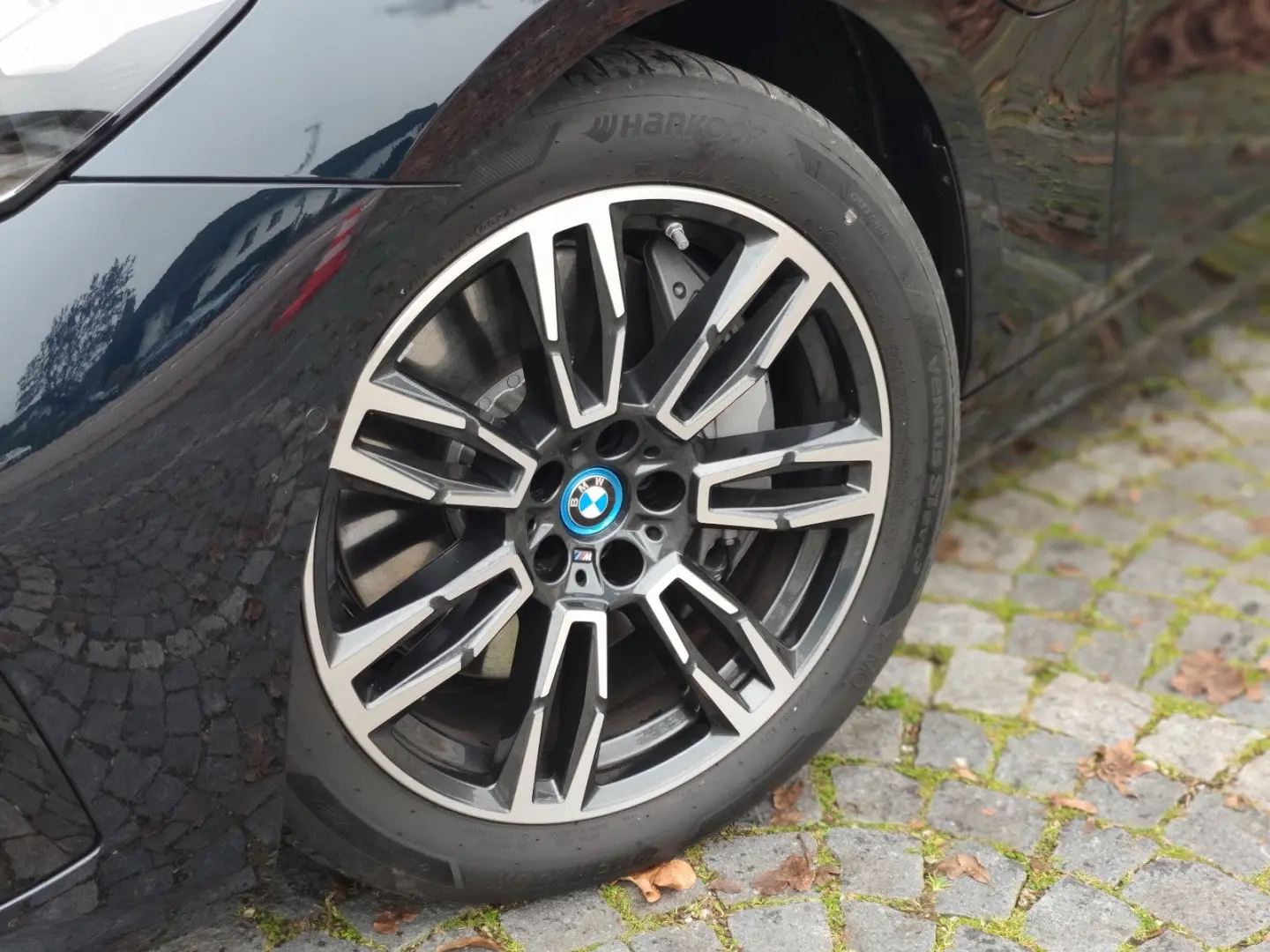 550e xDrive M Sport Sonderlackierung