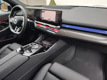550e xDrive M Sport Sonderlackierung