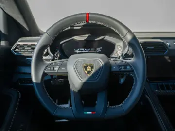 Urus S in PERFORMANTE-Optik MASSAGE B&O PARK-PAK