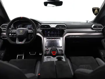 Urus Performante MY24 I FULL CARBON I 4 SEATER