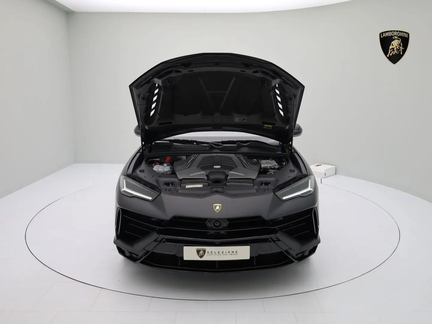 Urus S MY24 I NERO NEMESIS I CARBON